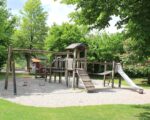 Glött: Spielplatz mit Barfußpfad Glött: Spielplatz mit Barfußpfad