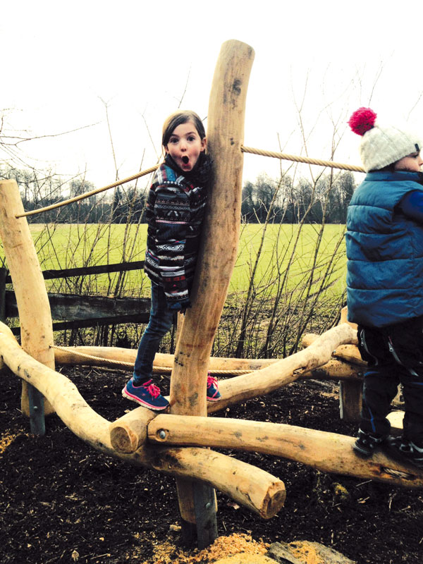 Jexhof: Naturnaher Spielplatz