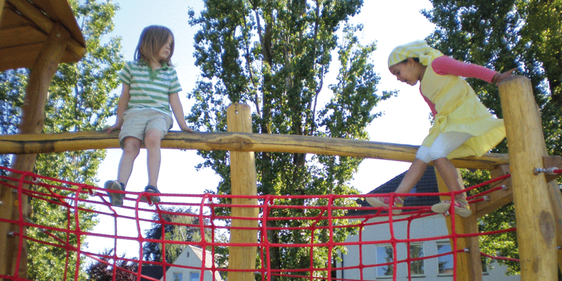 Augsburg: Spielplatz auf der Kammgarnwiese