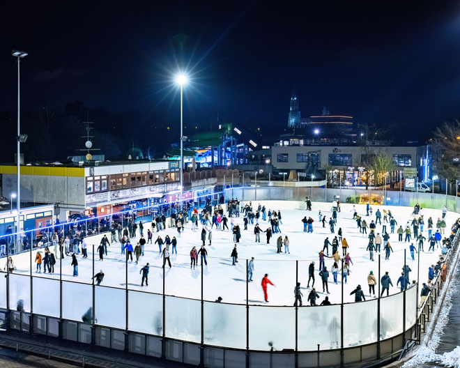 Neu-Ulm: Eissportanlage