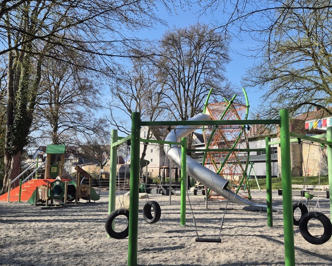 Donauwörth: Spielplatz im Park