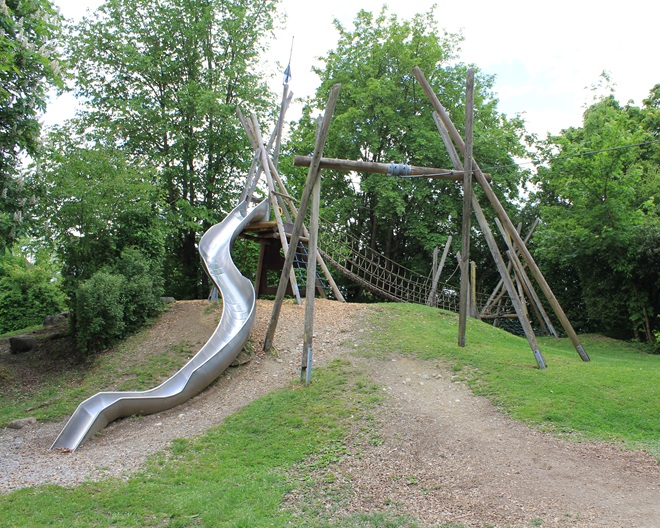 Welden: Abenteuerspielplatz am Bach Welden: Abenteuerspielplatz am Bach