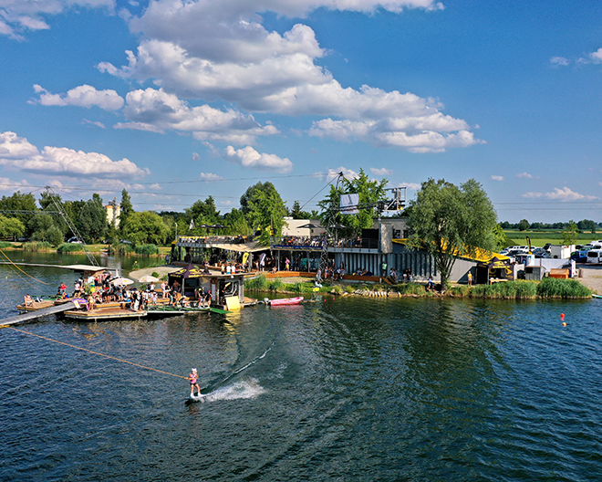 Thannhausen: Wakeboard und Wasserskipark Turncable Thannhausen: Wakeboard und Wasserskipark Turncable