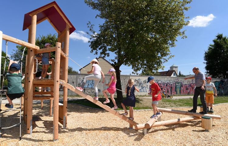 Inningen: Spielplatz Ludwig-Ottler-Straße Inningen: Spielplatz Ludwig-Ottler-Straße