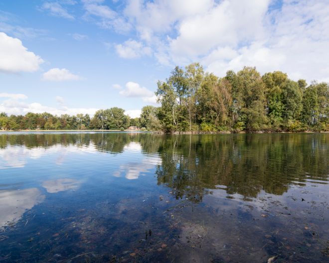 Augsburg: Autobahnsee mit Spielplatz