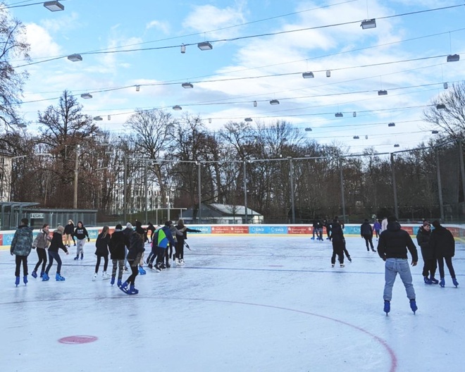 Augsburg: Eislaufen im Curt-Frenzel-Stadion