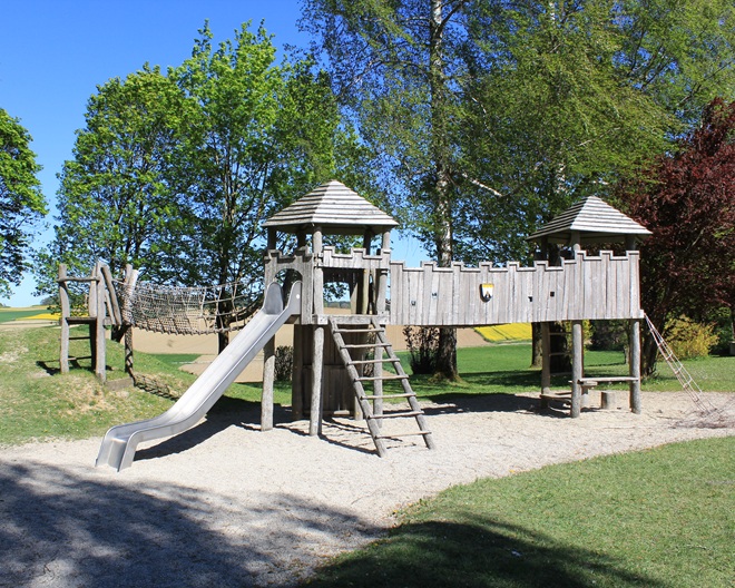 Mering: Ritterspielplatz Mering: Ritterspielplatz