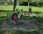 Königsbrunn: Spielplatz mit Mähdrescher