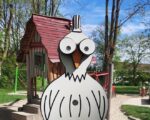 Königsbrunn: Spielplatz mit Mähdrescher