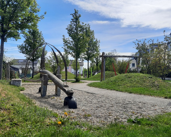 Königsbrunn: barrierefreier Spielplatz Seegurke