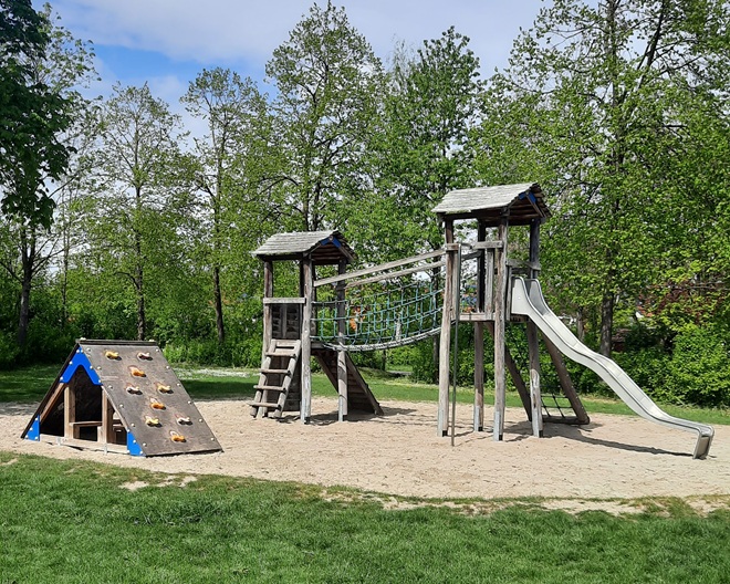 Königsbrunn: Spielplatz am Trachtenheim