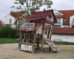 Königsbrunn: Spielplatz Krankenwagen